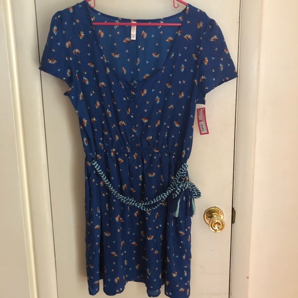 Xhilaration Dresses & Skirts - Short Sleeve Retro-like Dress